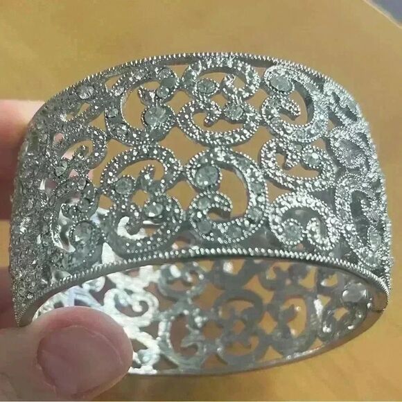 Chunky Silver tone sparkling rhinestone bangle bracelet fillagree detail - Picture 2 of 6